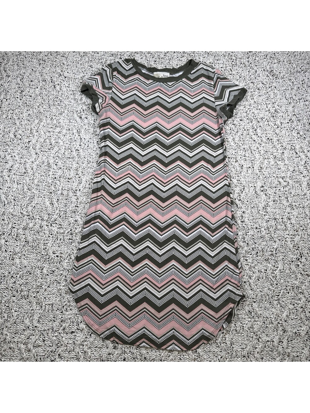 Sauci Zig Zag Print Short Sleeve Casual Dress Size Medium Womens Green Pink